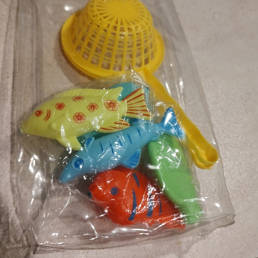 Lot of preschool toys includes 5 magnetic fish and two yellow nets. No rod - Picture 9 of 10